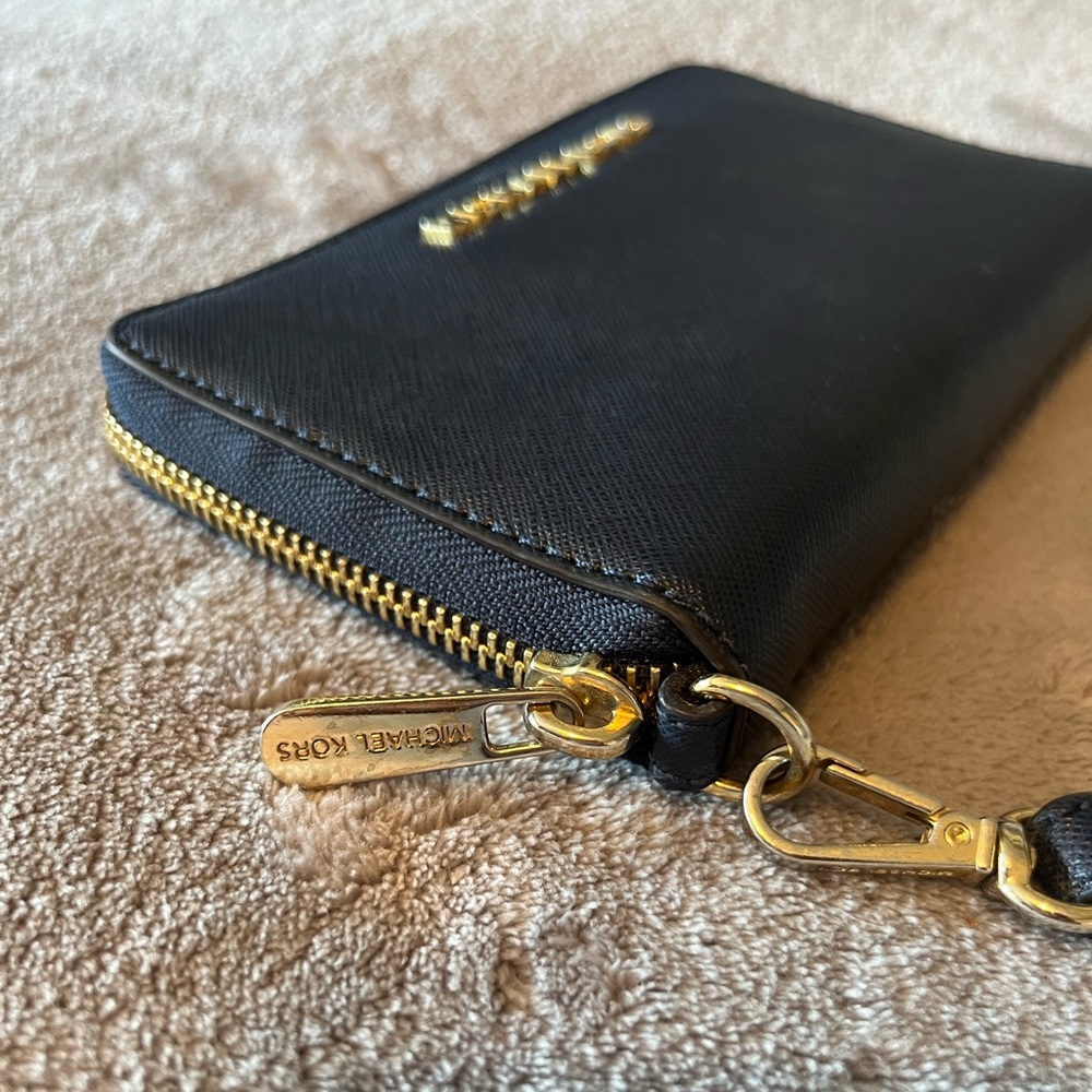 Michael Kors Smartphone Wristlet in Navy - Picture 3 of 4